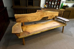 新入荷商品　無垢一枚板 くるみのベンチ　完売です