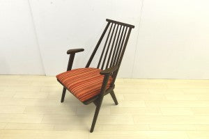 新入荷情報　無垢の木の赤いチェア