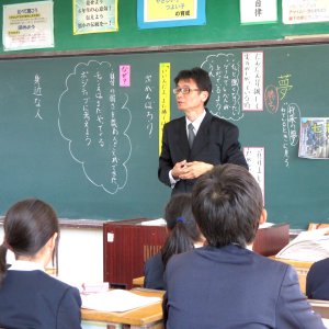 府中家具の出張授業（学校対象）をしています。