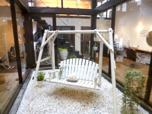 納品事例　広島県福山市 美容室様（白いブランコ）