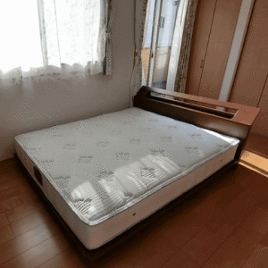 （福山市S様邸）ロータイプのベッドとダイニングボード