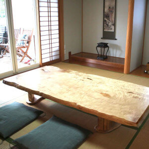 和室にある栃の一枚板の座卓（東広島市M様邸）