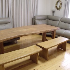ソファと一枚板のテーブルとベンチ（呉市川尻町I様邸）