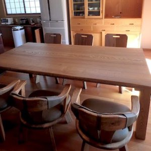 岡山県倉敷市O様邸　無垢のダイニングテーブル、椅子、食器棚
