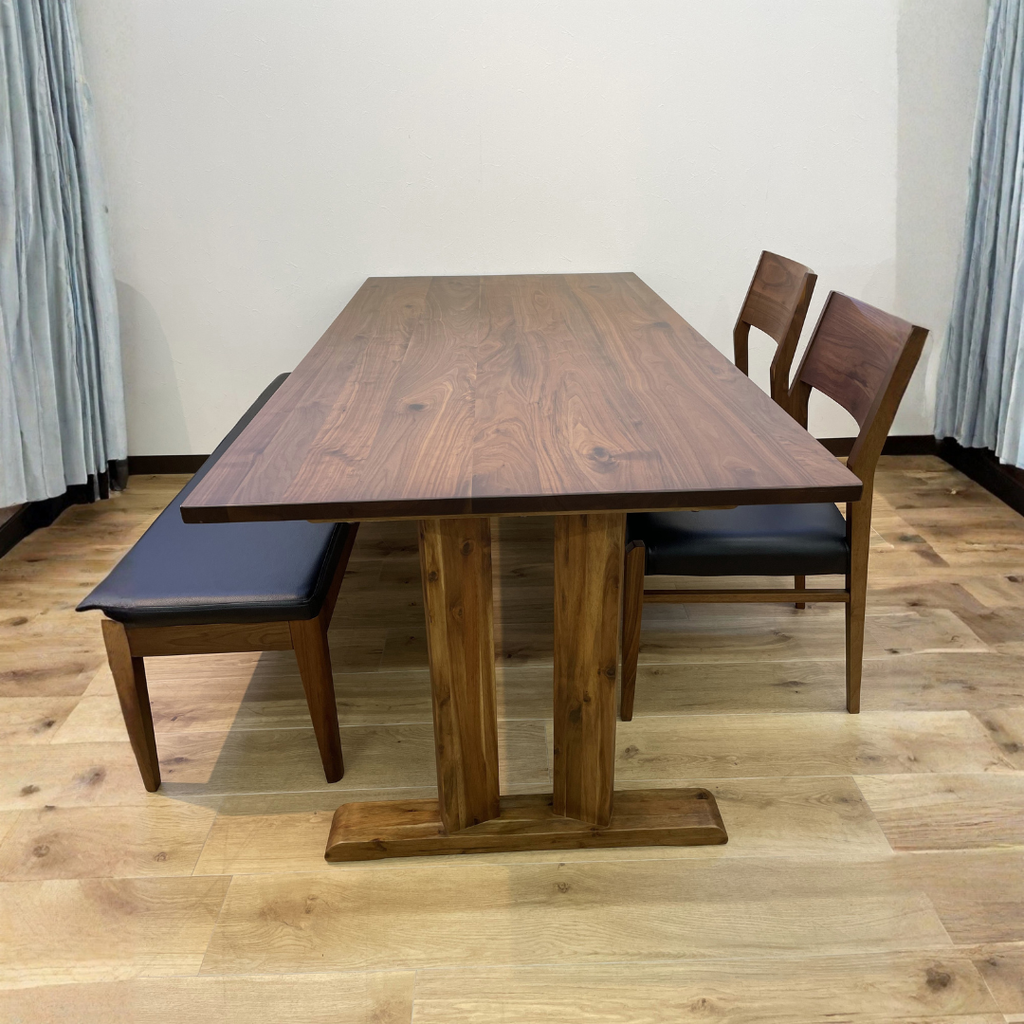 ウォールナットのベーシックなダイニングテーブルセット<br>〔tb092〕