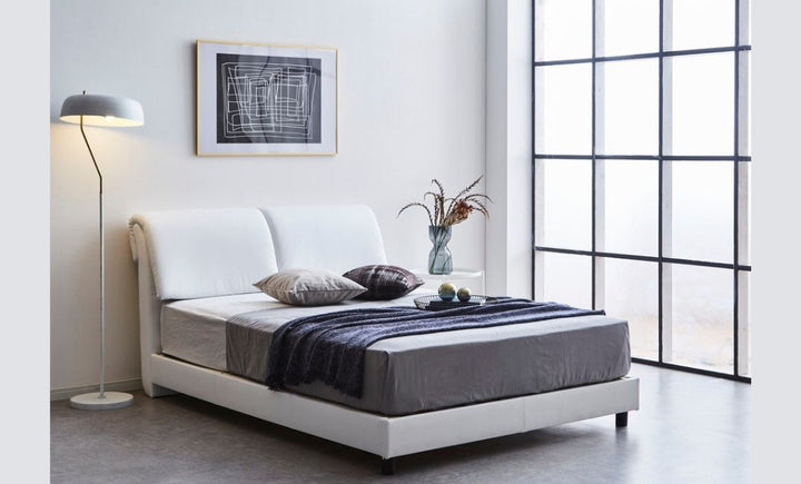 フェイクレザーのベッドフレーム【シングル】現品限り〔bed184