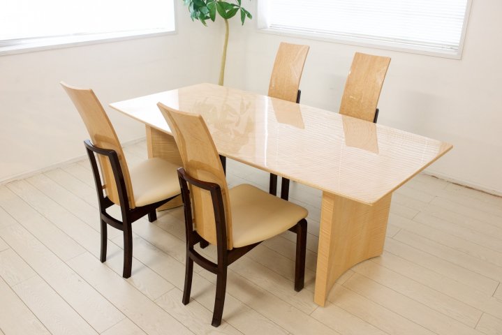 鏡面加工のバーズアイメープルのチェア〔ch043〕 – 府中家具の館