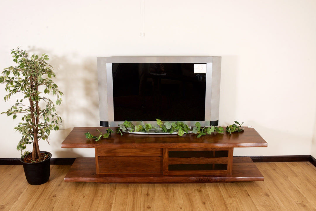 ウォールナット無垢材のテレビボード 木と心[tv004] – 府中家具の館